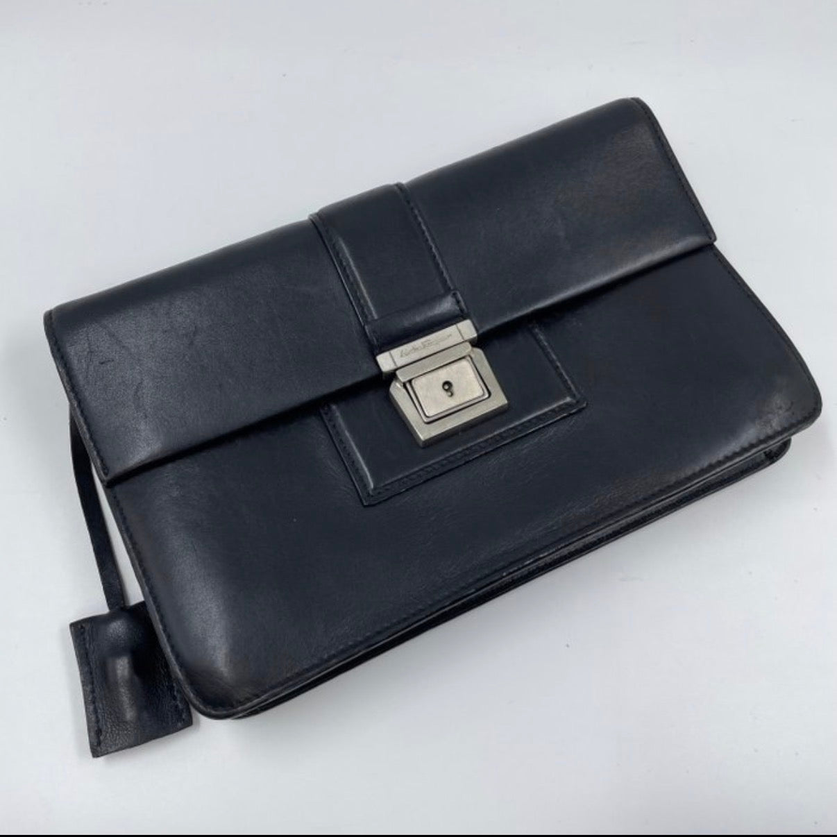 Salvatore Ferragamo Leder-Clutch Schwarz